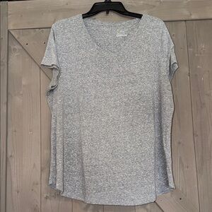 Tek Gear Light Gray V-Neck Short Sleeve Tee